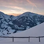 Отель Kreuzeck - Dein Gluecksplatz Am Lech Вайссенбах-на-Лехе
